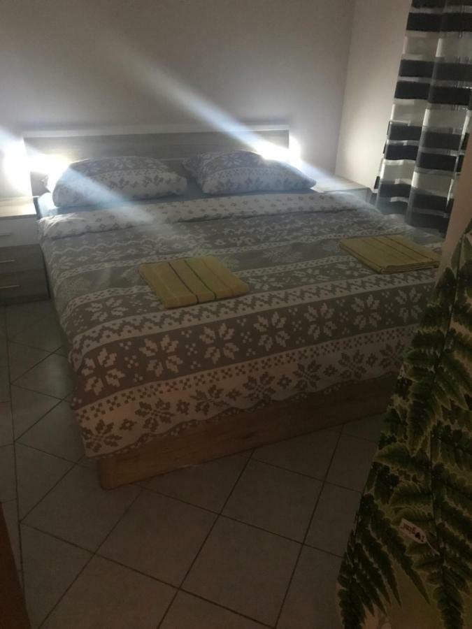 Apartman Petra 2 Vir Exterior photo