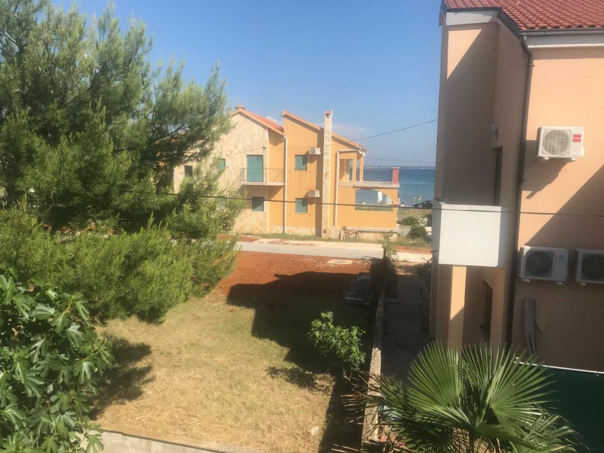 Apartman Petra 2 Vir Exterior photo